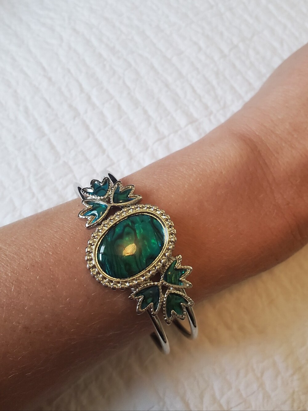 Vinage Hinged Bangle Bracelet With Oval And Decorative Leaf Shaped Accents